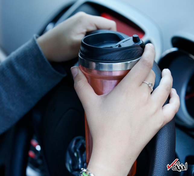 جریمه 500 دلاری به خاطر مصرف قهوه هنگام رانندگی