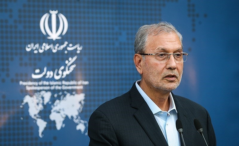 سخنگوی دولت: زنان می&zwnj;توانند در ورزشگاه حضور  داشته باشند؛ برای حضور زنان در بازی ایران و کامبوج بلیت&zwnj;فروشی انجام می&zwnj;شود/ برخی برنامه&zwnj;ها در یک شبکه خاص خیلی جهت&zwnj;دار است/ یارانه نیازمندان و طبقات متوسط حذف نخواهد شد