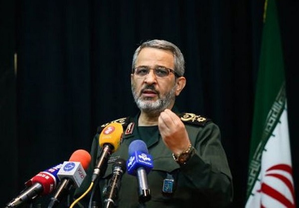 انتقاد مشاور عالی فرمانده کل سپاه از سفر ظریف به فرانسه: خدا نکند از روی استیصال و خودباختگی باشد؛ خدا نکند زانوهای مسئولان ما بلرزد