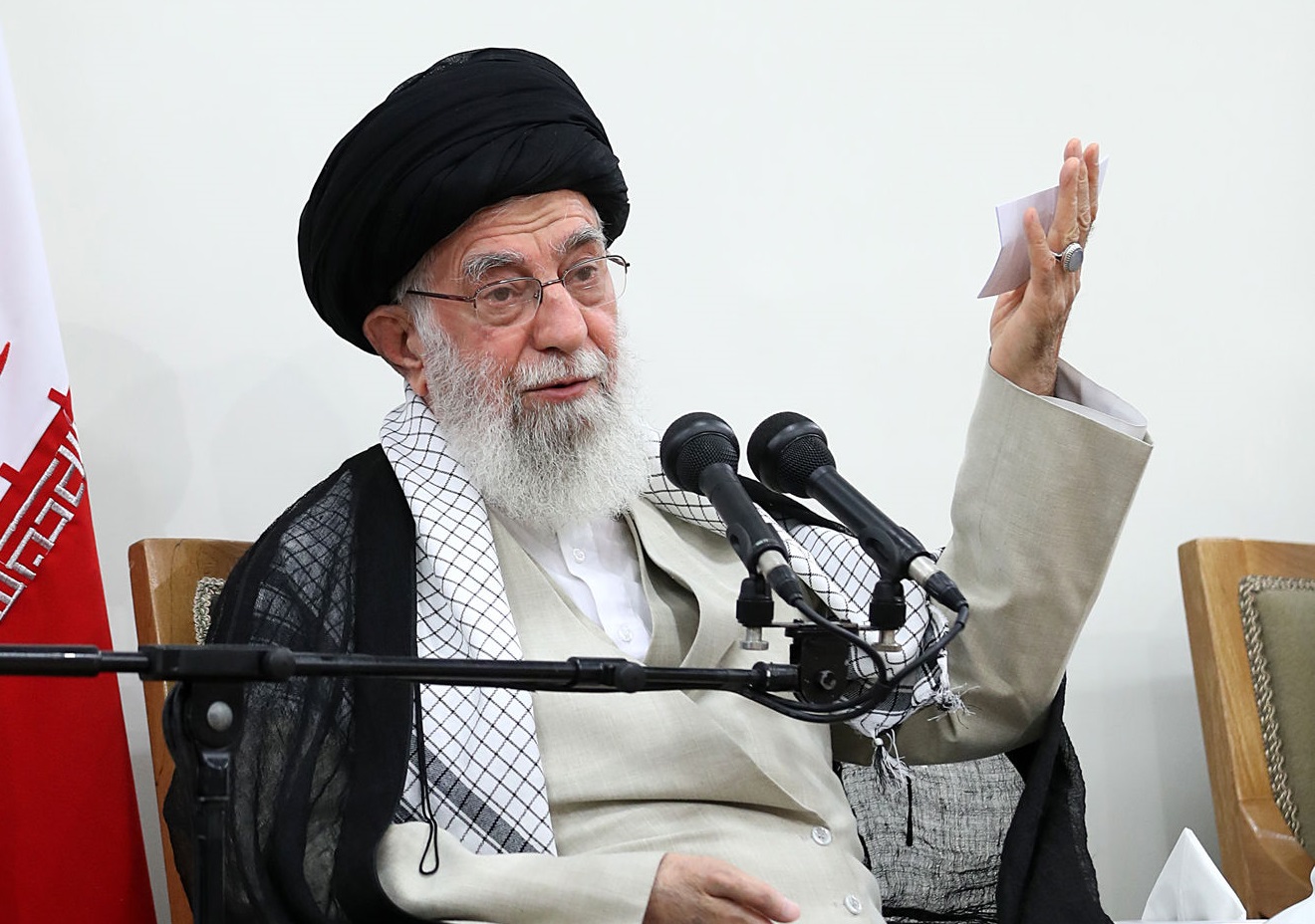 رهبر معظم انقلاب: وعده&zwnj;های اروپا &zwnj;پوچ است/ راه تعامل با اروپا باز است؛ مطلقا به کشورهایی که دشمنی علنی میکنند اعتماد نکنیم