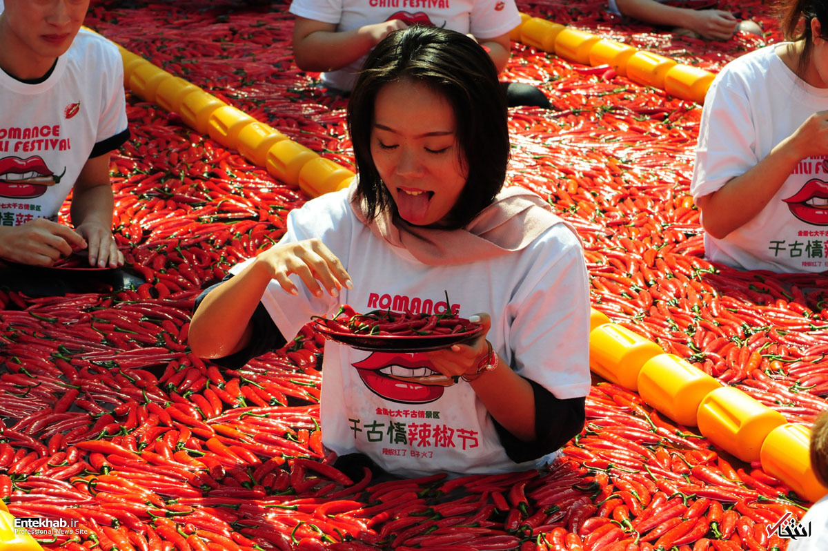 Конкурс по поеданию перца чили в китае. Соревнования по поеданию острого перца чили. Чемпионат по поеданию острого перца. Соревнования по поеданию острого перца в китае. Перец жгучий китайский.