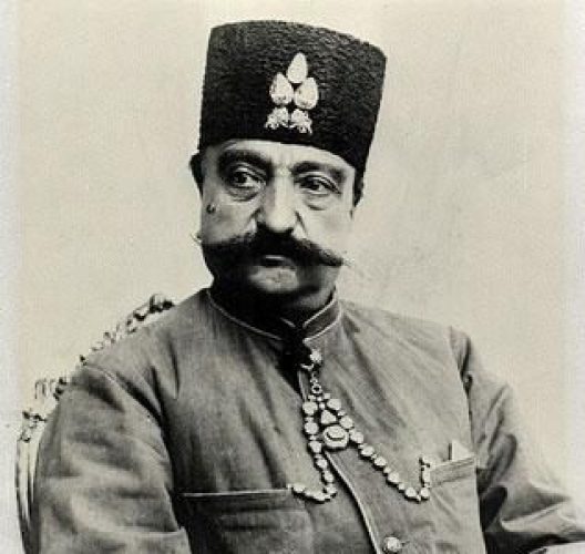شاه خواب دیده است که سد اهواز را در خوزستان به خرج خود ببندد