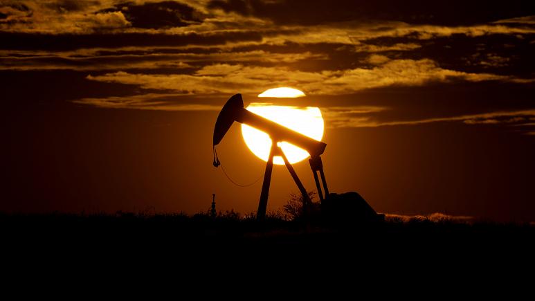 اوپک و روسیه برای کاهش تولید ۱۰ میلیون بشکه نفت در روز توافق کردند