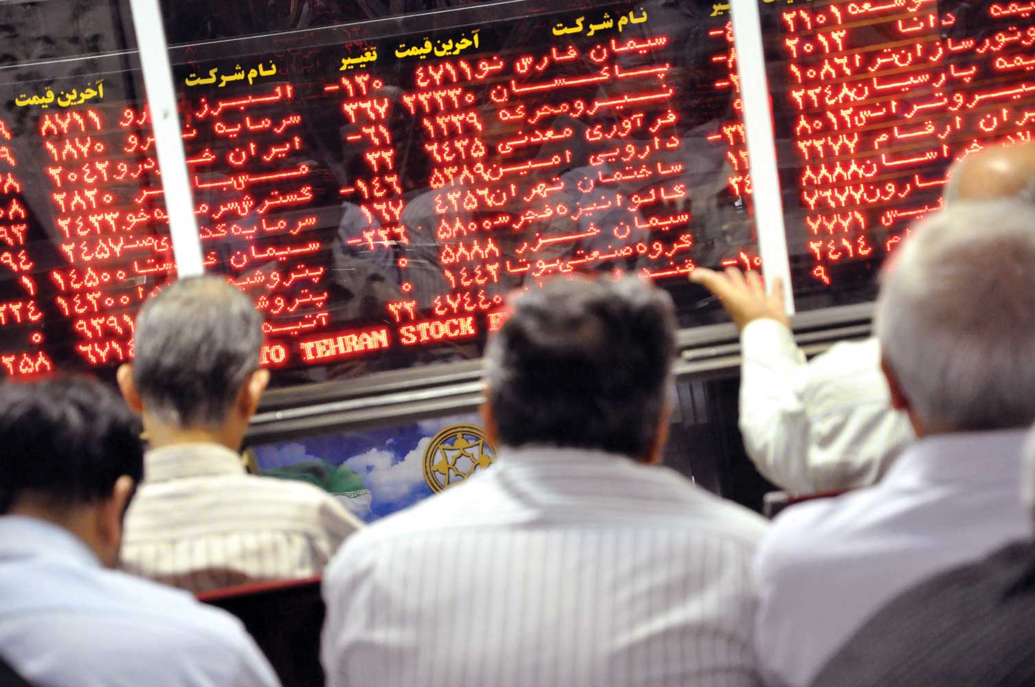 بازار بورس چگونه می‌تواند بار فشار‌های کنونی اقتصاد ایران را کاهش دهد؟ / بازار سرمایه را چگونه در مسیر تقابل با تحریم‌ها هدایت کنیم؟