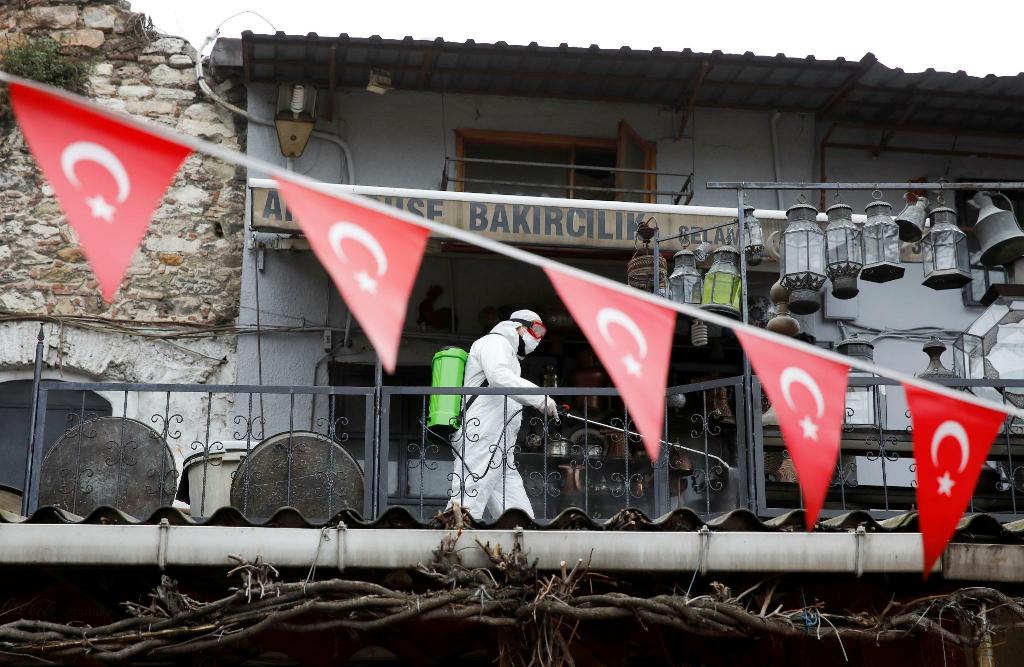 افزایش قربانیان کرونا در ترکیه به ۱۵۱۸ نفر / آمار مبتلایان نزدیک به ۷۰ هزار نفر