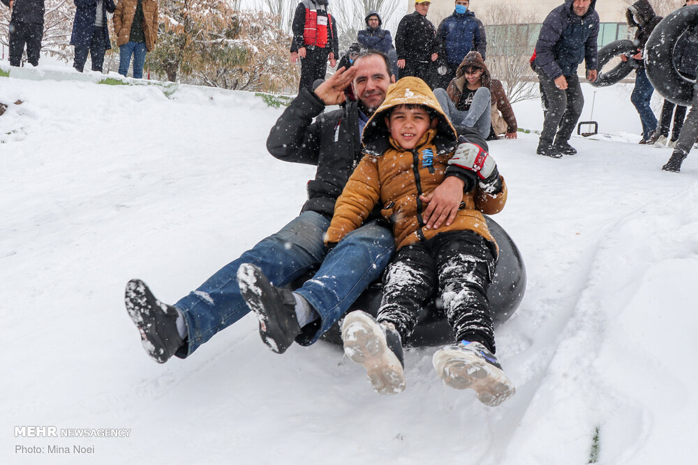 تصاویر: برف بازی در تبریز‌