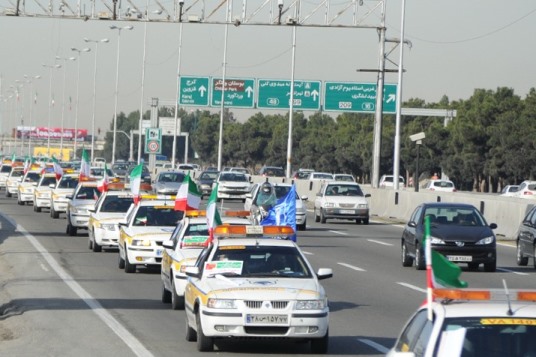 حضور مدیر عامل و کارکنان ایران‌ خودرو  در راهپیمایی خودرویی ۲۲ بهمن