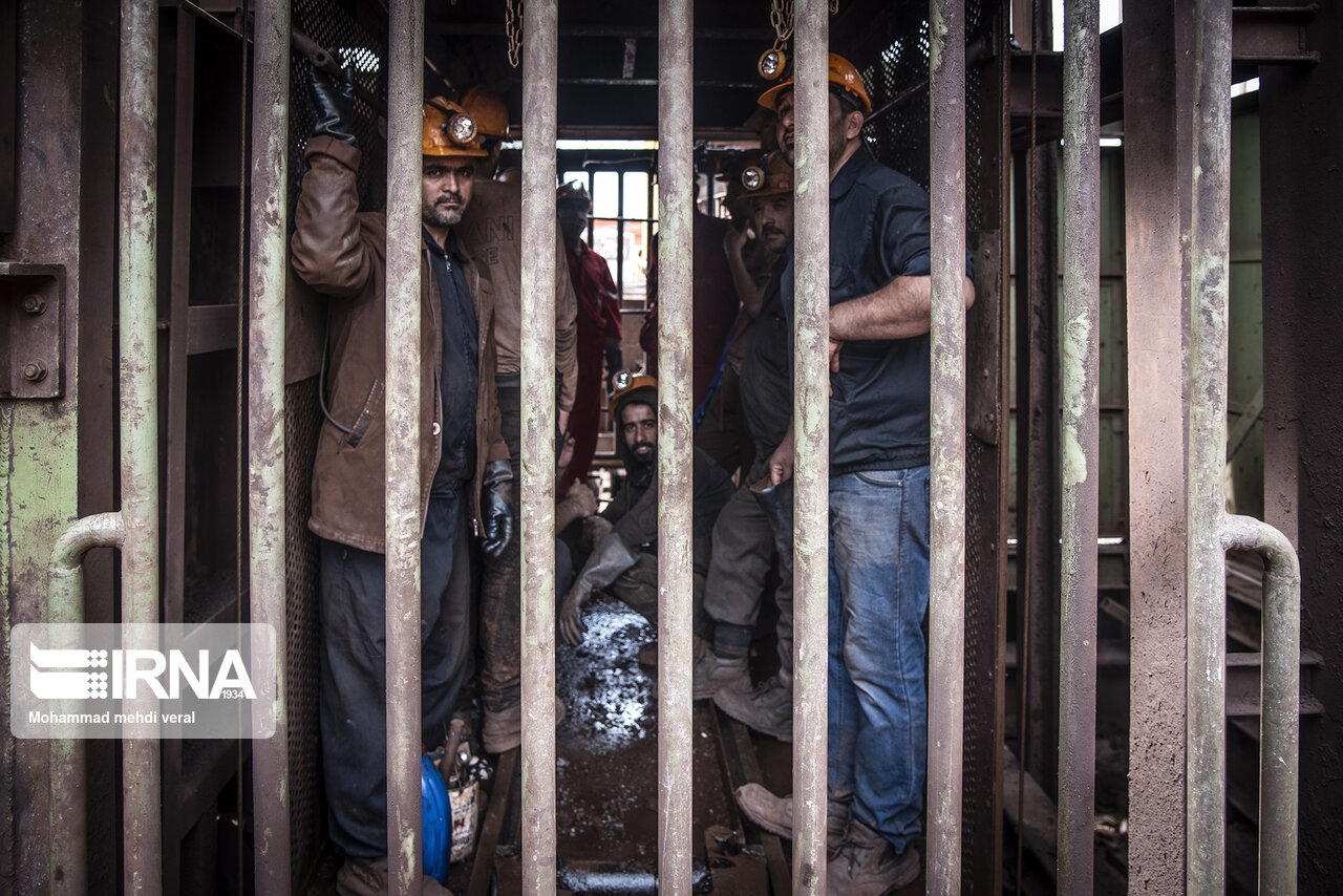 تصاویر: کارگران معادن منگنز «ونارچ»