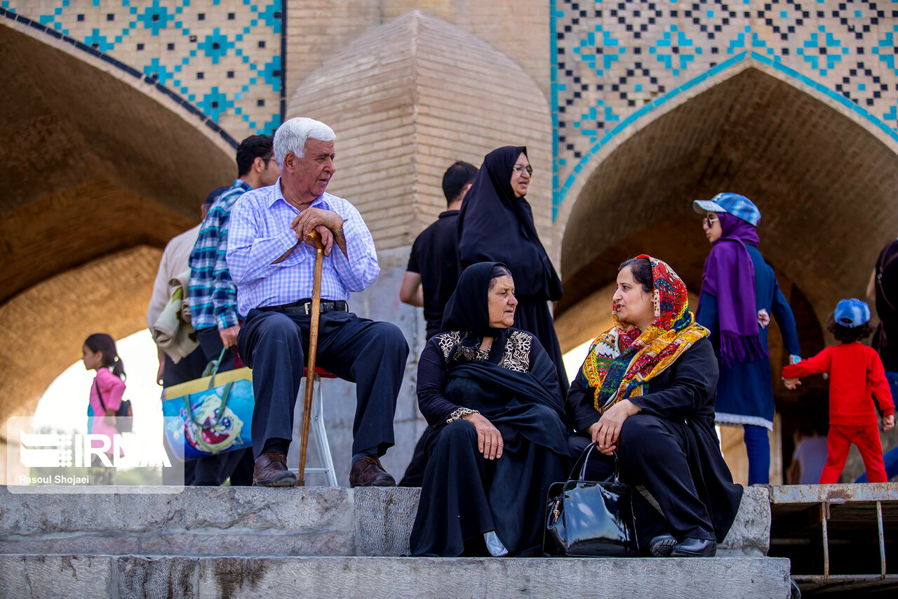 تصاویر: عدم رعایت فاصله گذاری اجتماعی در اصفهان و سنندج