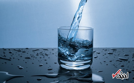 آیا نوشیدن آب فراوان می‌تواند کرونا را از بدن خارج کند؟
