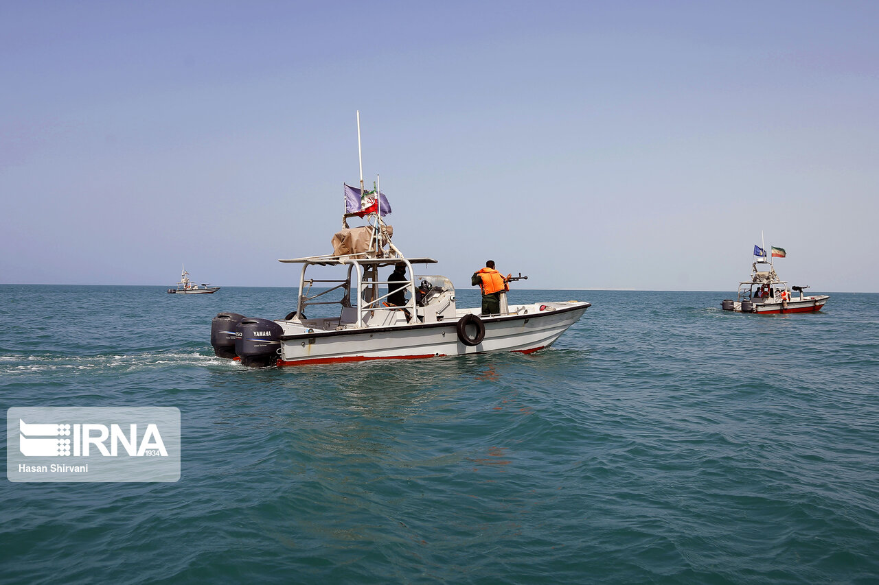 تصاویر: تصاویری از کشتی های ترال توقیف شده در دریای عمان