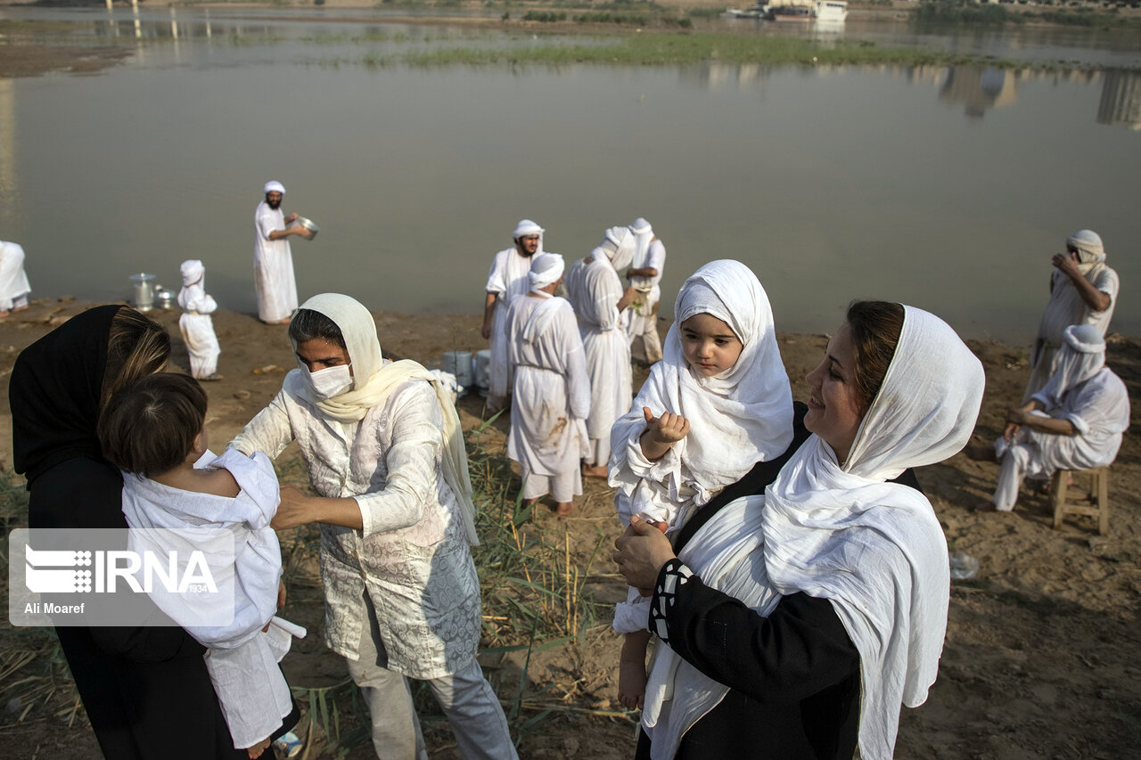 تصاویر: مراسم غسل تعمید کودکان مندایی در اهواز