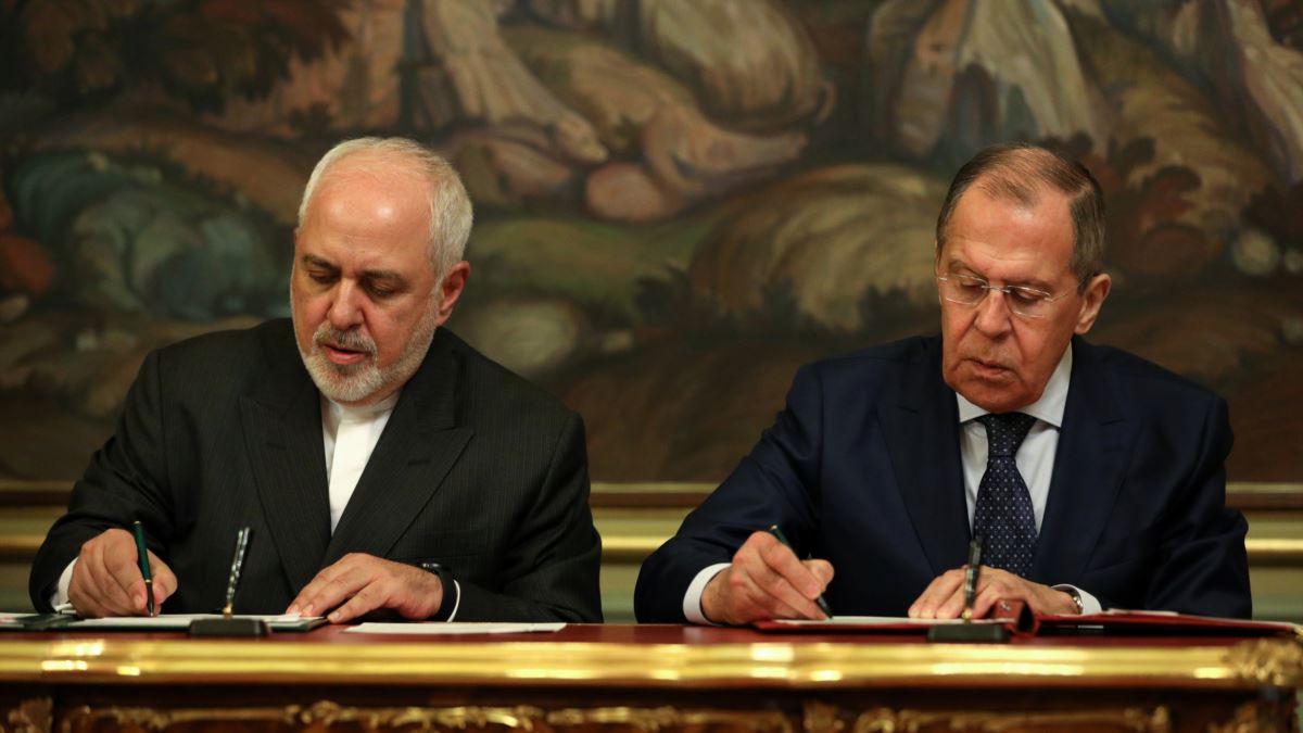 ظریف: تمدید توافق ۲۰ ساله با روسیه در دستور کار قرار دارد