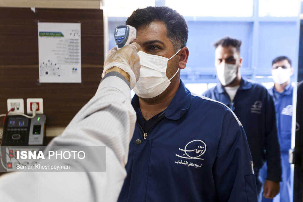 تصاویر: کار در کارخانه در شرایط کرونایی