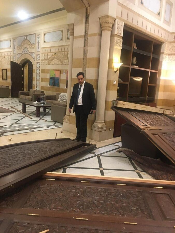 تصاویری از خسارت به دفتر نخست‌وزیری لبنان