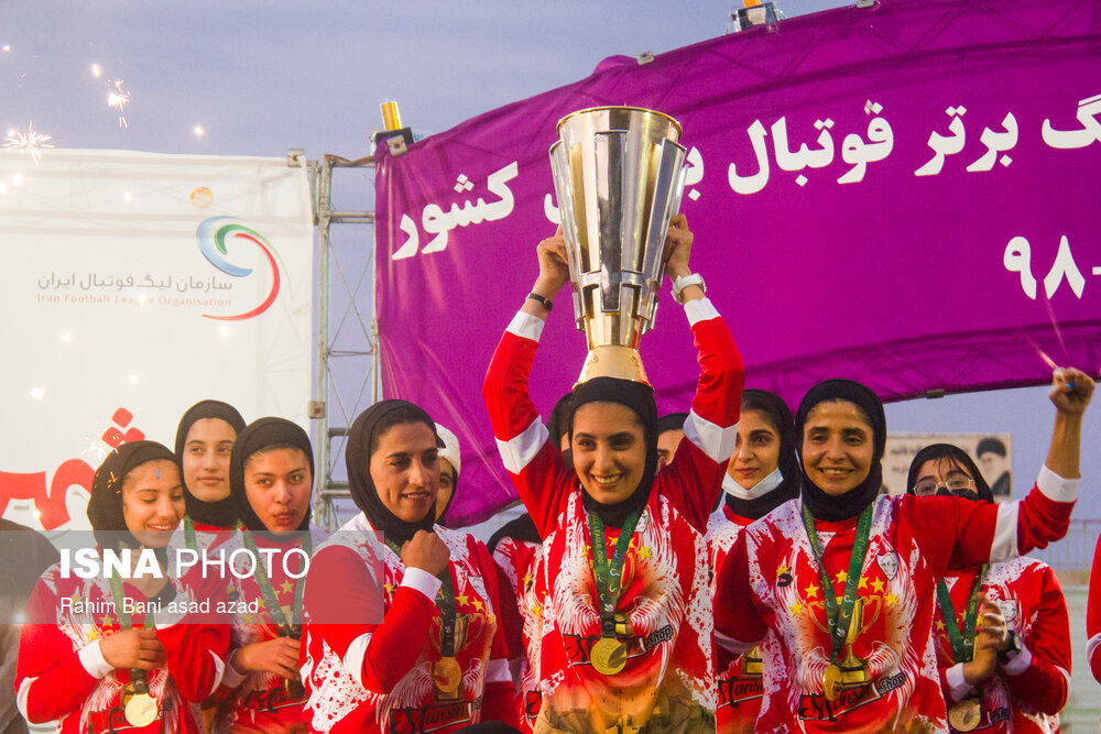 تصاویر: جشن قهرمانی و اهدای جام لیگ برتر بانوان به شهرداری بم