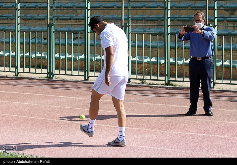 تصاویر: ثبت رکورد روپائی با توپ تنیس در همدان