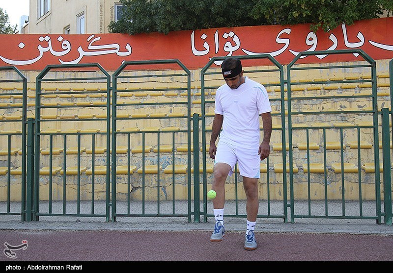 تصاویر: ثبت رکورد روپائی با توپ تنیس در همدان