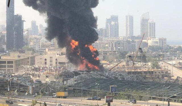 آتش‌سوزی گسترده در بندر بیروت