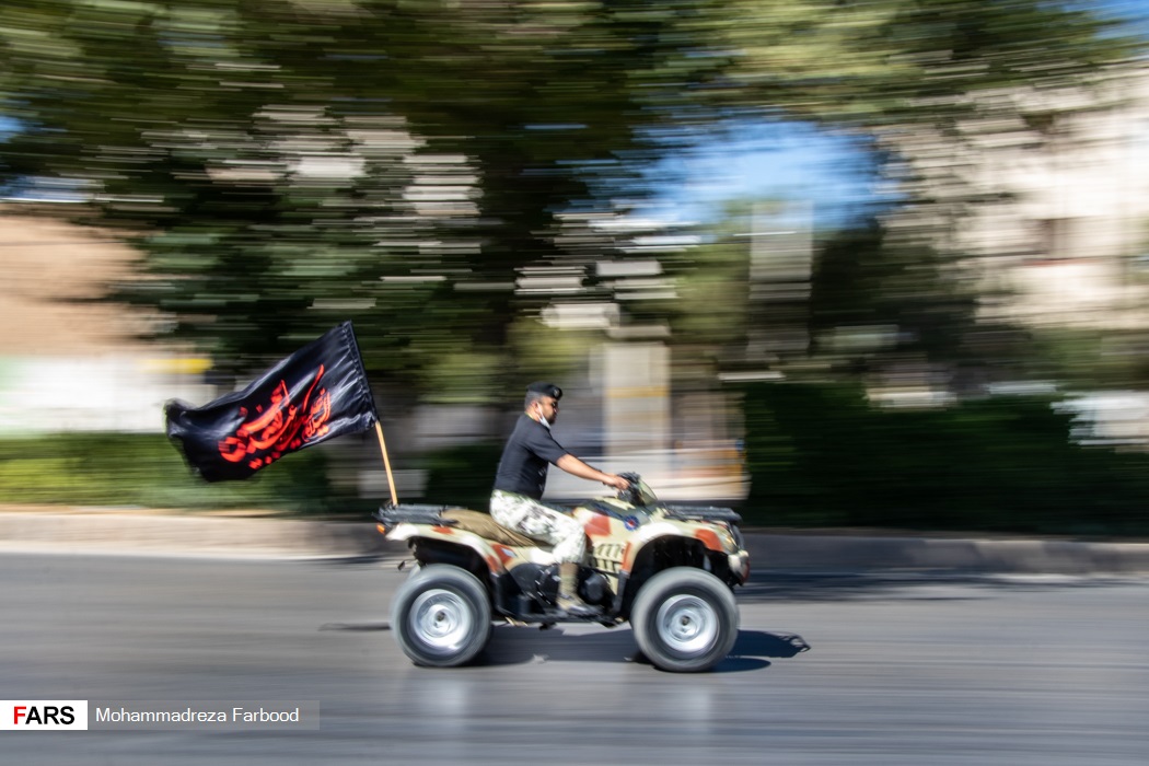 تصاویر: رژه خودرویی یگان های نظامی آجا استان فارس
