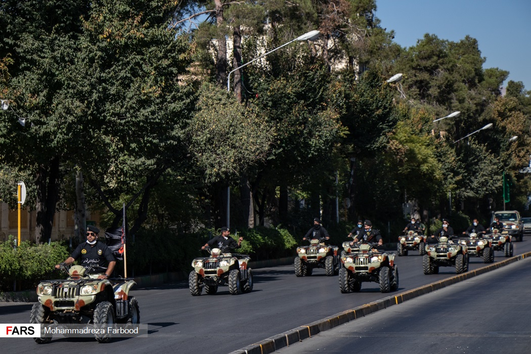 تصاویر: رژه خودرویی یگان های نظامی آجا استان فارس