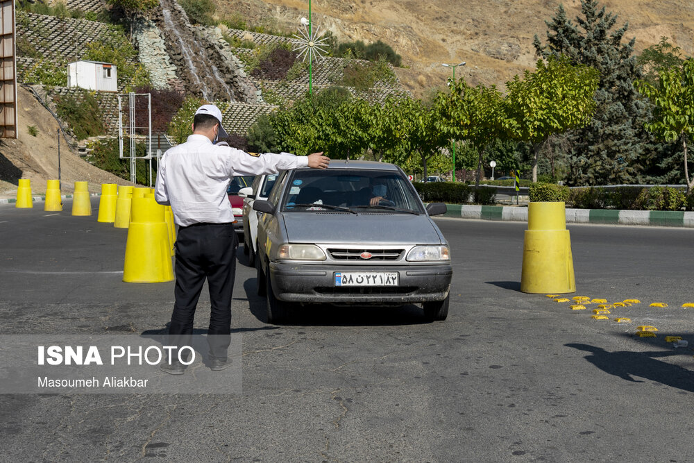 تصاویر: کنترل محدودیت عبور و مرور خودروها در ورودی‌های کرج