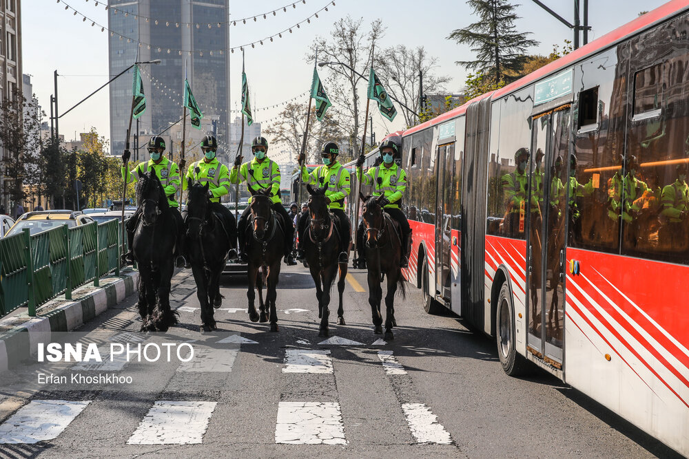 تصاویر: رژه یگان ویژه اسب سوار ناجا در خیابان ولی عصر