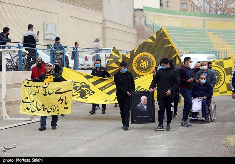 تصاویر: مراسم وداع با پیکر محمود یاوری در اصفهان