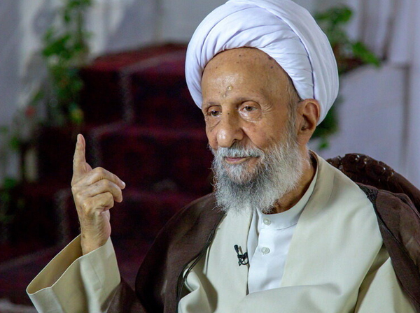 تکذیب درگذشت آیت الله مصباح / عضو کادر درمانی آیت الله مصباح یزدی: آیت الله کاملا در وضعیت هوشیار قرار دارند / من شایعه ابتلای وی به کرونا را نیز قویا تکذیب