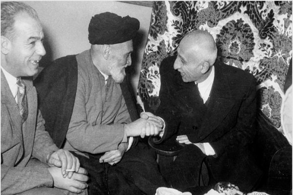 آیت‌الله کاشانی: «شاه یک مرد تربیت‌شده عاقلی است»/ دکتر مصدق: «اختلافی که میان من و اعلیحضرت شاه پیدا شده اختلاف اصولی... بود»