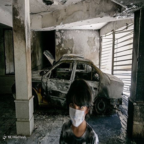 تصاویر: خسارت آتش سوزی در مجتمع مسکونی در شیراز