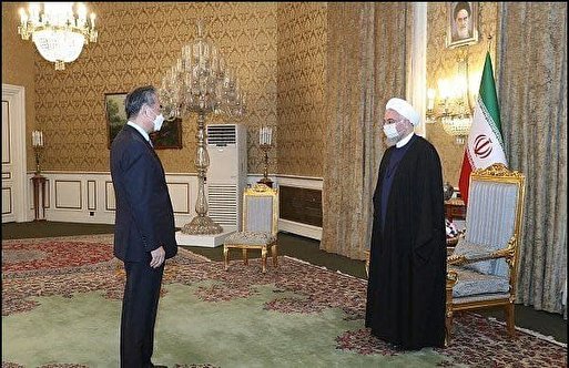 وزیر خارجه چین به روحانی: دولت جدید آمریکا میخواهد در سیاست شان تجدید نظر کرده و به برجام برگردد؛ چین هم از این اقدام آنان استقبال میکند وزیر خارجه چین به روحانی: دولت جدید آمریکا میخواهد در سیاست شان تجدید نظر کرده و به برجام برگردد؛ چین هم از این اقدام آنان استقبال میکند