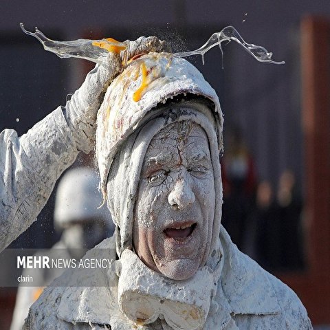 تصاویر: فستیوال جالب جنگ تخم مرغ و آرد در اسپانیا