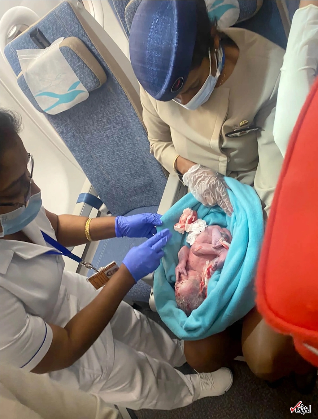 رها شدن یک نوزاد تازه متولد شده در سطل زباله سرویس بهداشتی هواپیما
