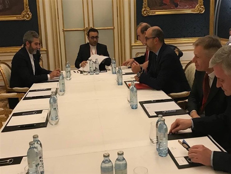 کوروش احمدی