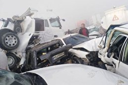 ویدیو / تصاویری جدید از تصادف زنجیره‌ای و مرگبار در خوزستان؛ له شدن ۵۰ خودرو