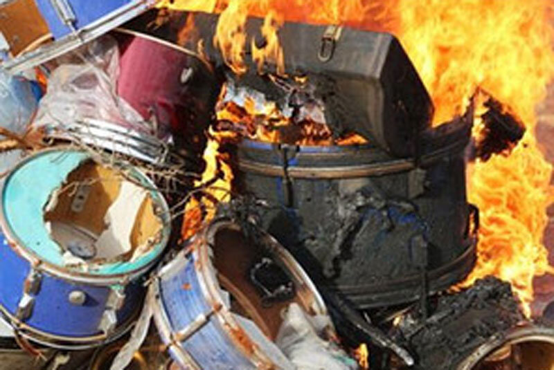 گروه طالبان آلات موسیقی را 