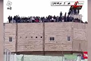 ویدیو / حضور پرتعداد و خطرناک تماشاگران مسابقه جام حذفی روی پشت بام همسایه