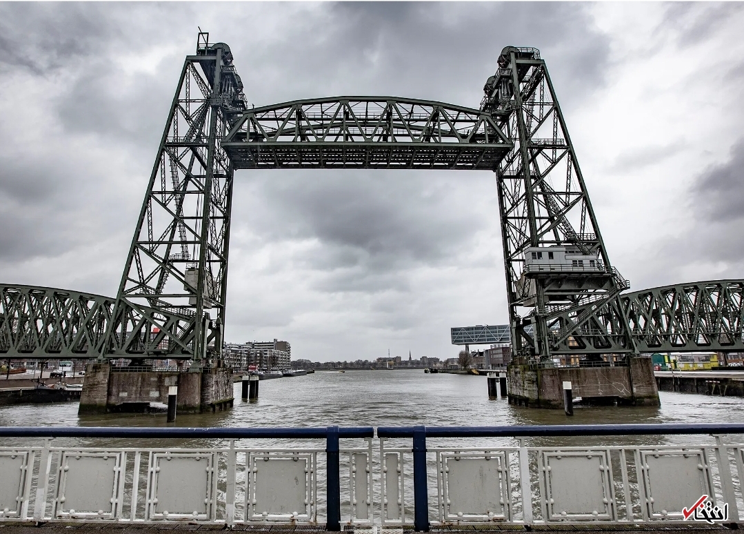 تخم مرغ‌های فاسد هزاران هلندی آماده پرتاب به قایق تفریحی جف بزوس