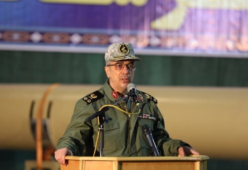 سرلشکر باقری: مسیر رشد، ارتقا و تعالی کمی و کیفی قدرت موشکی ایران را ادامه می&zwnj;دهیم