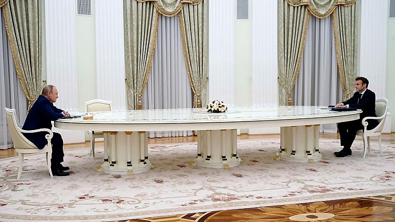 دیدار با پوتین در کاخ کرملین؛ مکرون از بیم افشای اطلاعات ژنتیکی آزمایش کرونا نداد
