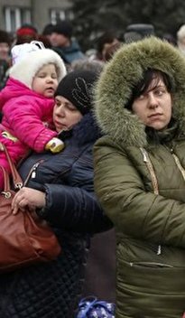 ویدیو / در پی افزایش تنش ها و نگرانی از جنگ؛ صف مردم دونتسک برای ورود به روسیه