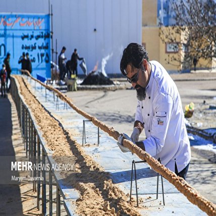 تصاویر: پخت ۱۳۵ متر کباب به مناسبت میلاد حضرت زهرا(س) در بجنورد