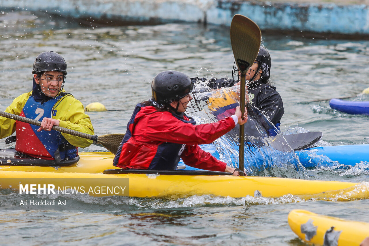 تصاویر: دیدار دوستانه کانو پولو بانوان در دریاچه آزادی