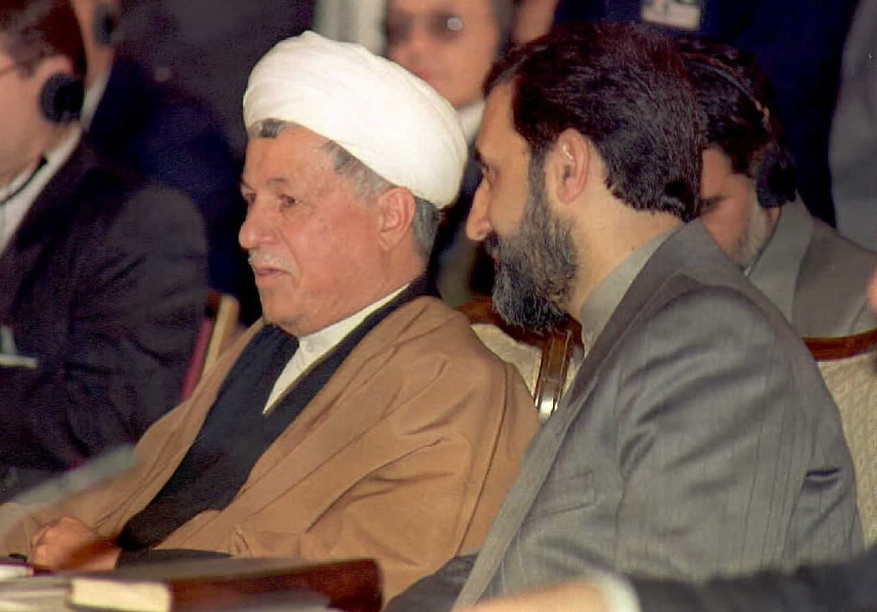 خاطرات آیت الله هاشمی رفسنجانی، ۲ اسفند ۱۳۷۷: ولایتی گفت هیات نظارت ۱۲ نفر از نامزد‌های چپ از جمله حجاریان را رد صلاحیت کرده که بازهم دعوا خواهد شد