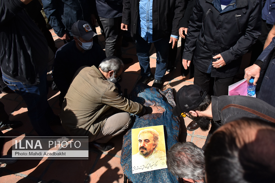 تصاویر: تشییع پیکر علیرضا غفاری از خانه هنرمندان