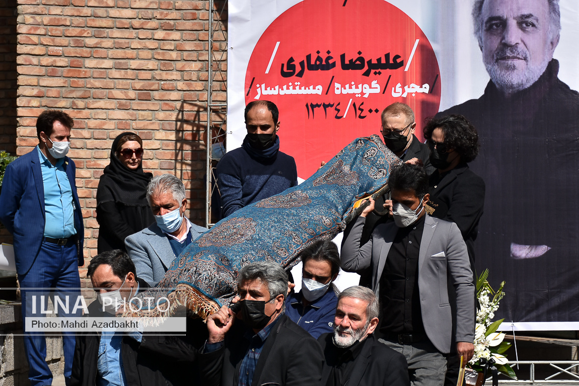 تصاویر: تشییع پیکر علیرضا غفاری از خانه هنرمندان