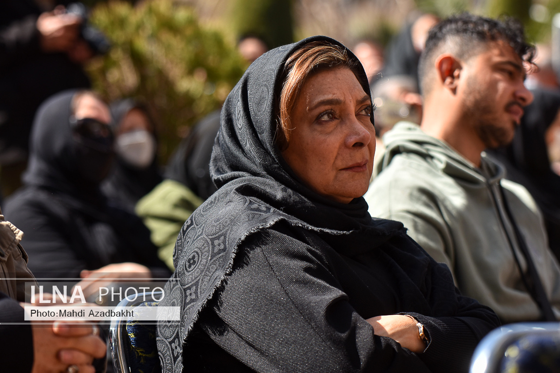 تصاویر: تشییع پیکر علیرضا غفاری از خانه هنرمندان