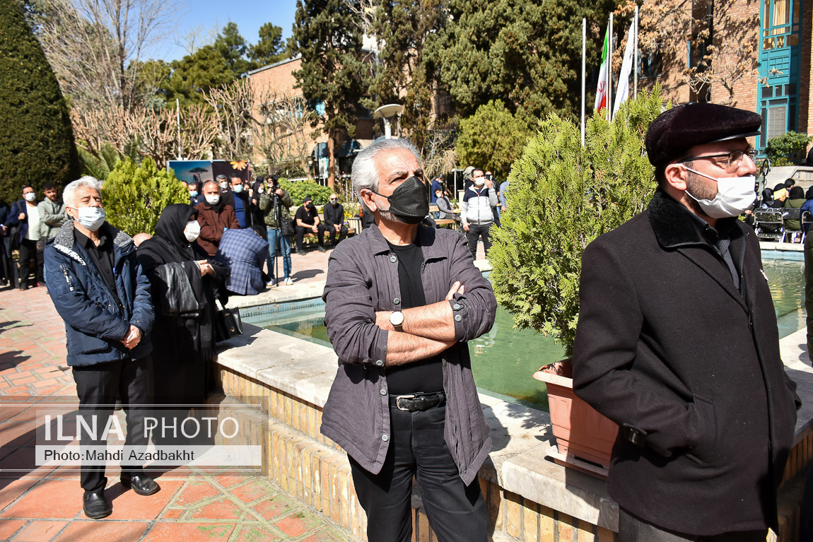 تصاویر: تشییع پیکر علیرضا غفاری از خانه هنرمندان