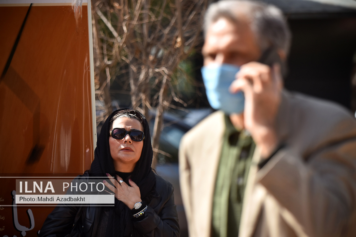 تصاویر: تشییع پیکر علیرضا غفاری از خانه هنرمندان